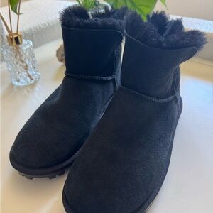 Kirkland Signature Black Short Shearling Boots